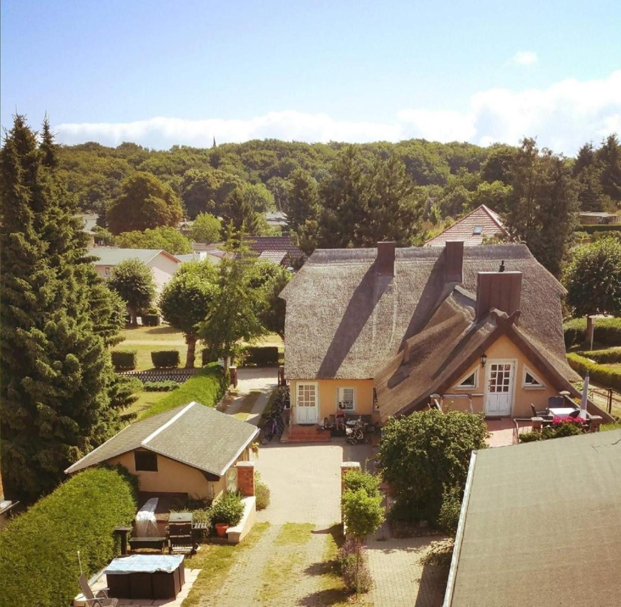 Ferienwohnung Im Reetdachhaus Heringsdorf  Exterior photo